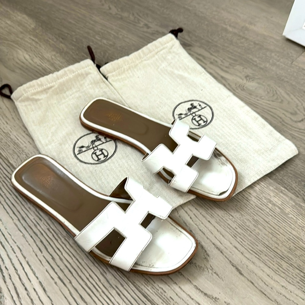 Authentic Hermes Oran White Size 42 with Dustbags